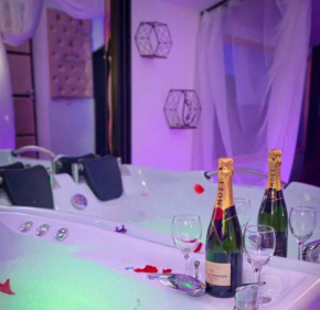 Studio One Adults Only, Mamaia